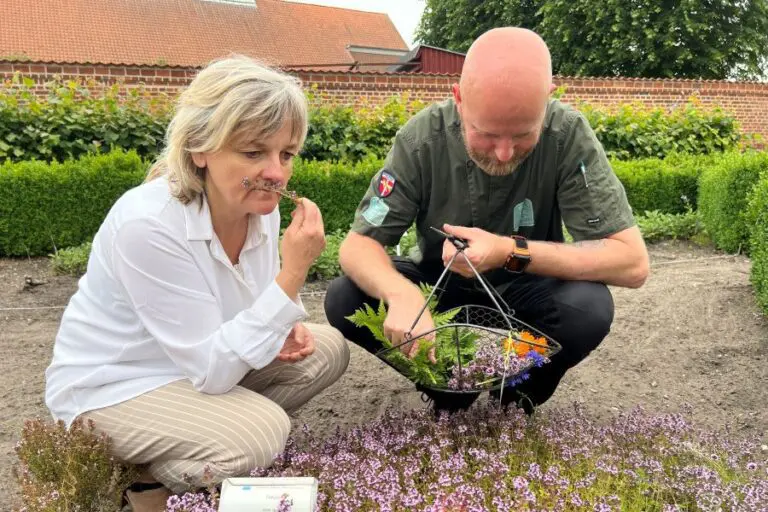 Bettina Buhl og Kim Thygesen i haven