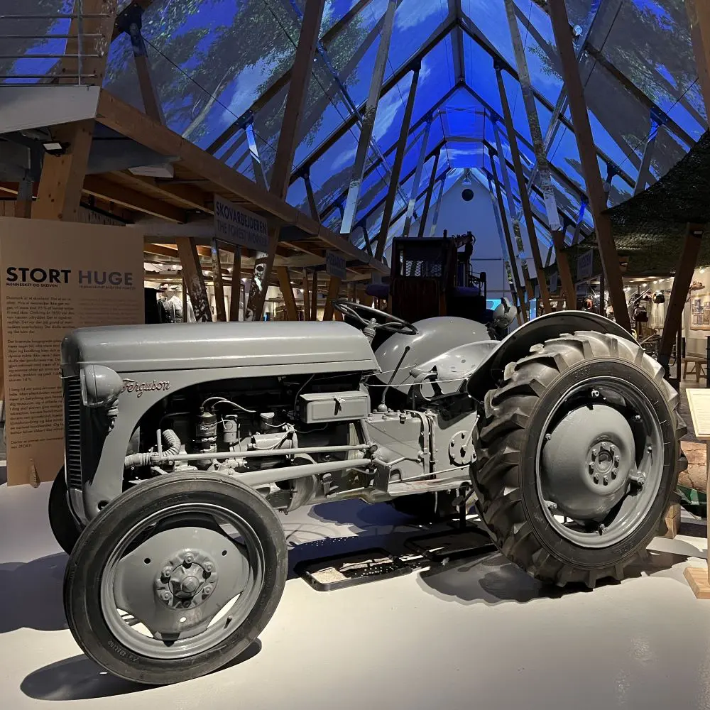 Traktor i udstillingen STORT