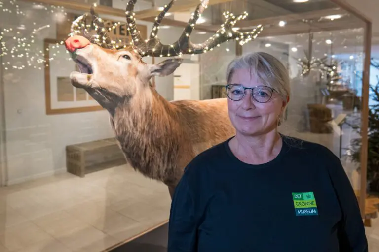Direktør Anne Bjerrekær og museets Rudolf.